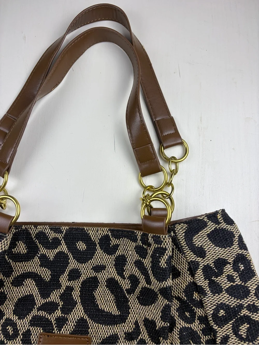 Leopard-Pattern Shoulder Bag with Brown Handles